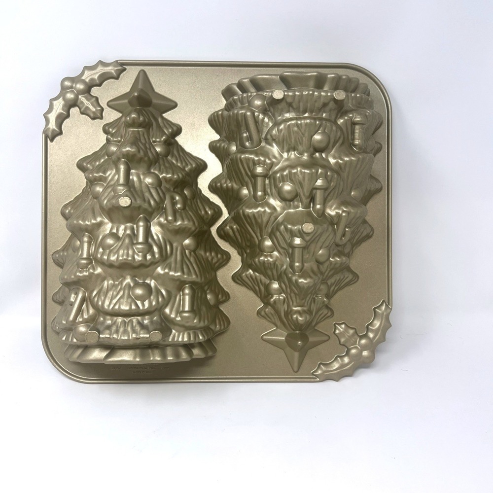 Nordic Ware 3D Christmas Tree Cake Pan Mold‎ Made In USA Cast Aluminum Clean